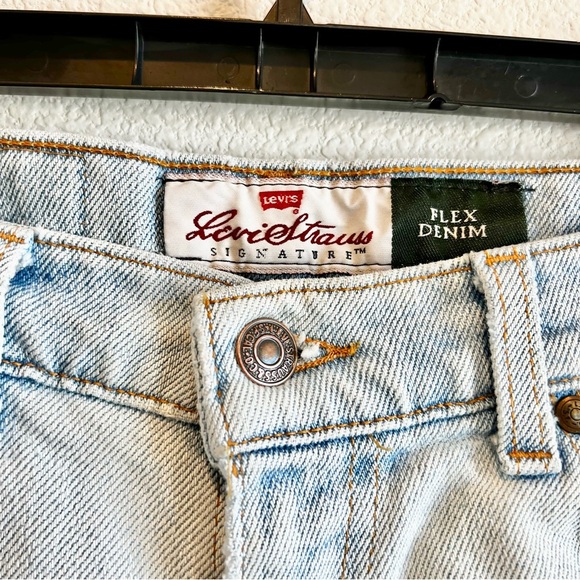 Vintage Levi’s 540 Cut Off Shorts Women’s 34 Flex Denim High Rise Distressed - Picture 3 of 10